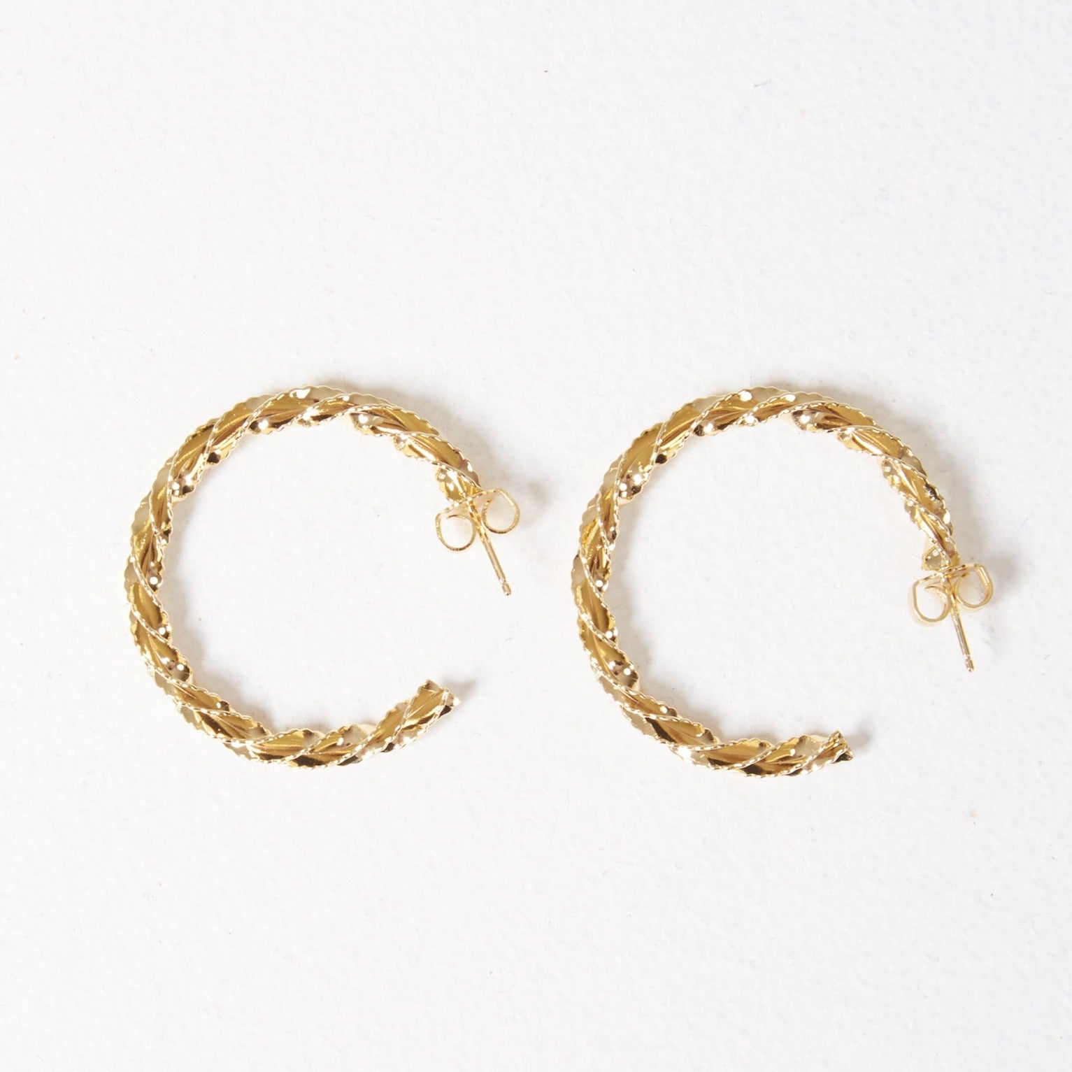 Twisted Hoop Earrings (Gold)